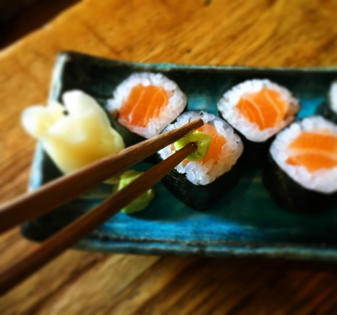 maki sushi salmon