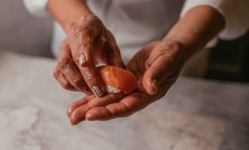 Nigiri de salmón - cocina non stop Robata